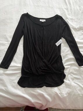 Velvet by Graham & Spencer Black Twist-Front Long Sleeve Top Size Medium NWT